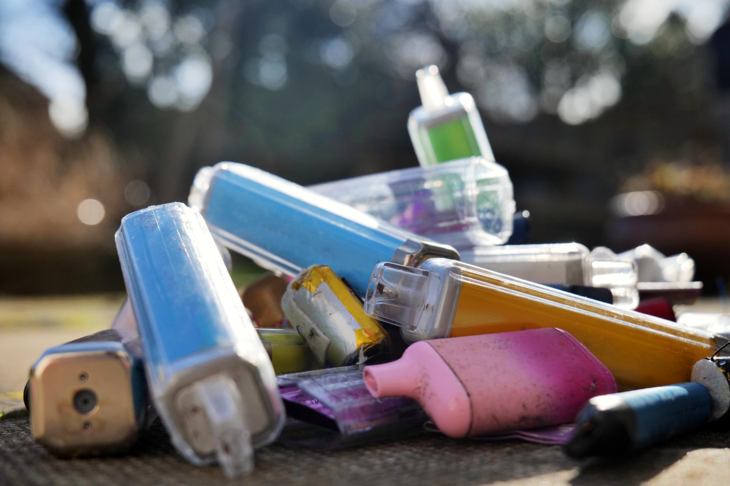 Disposable vapes on ground